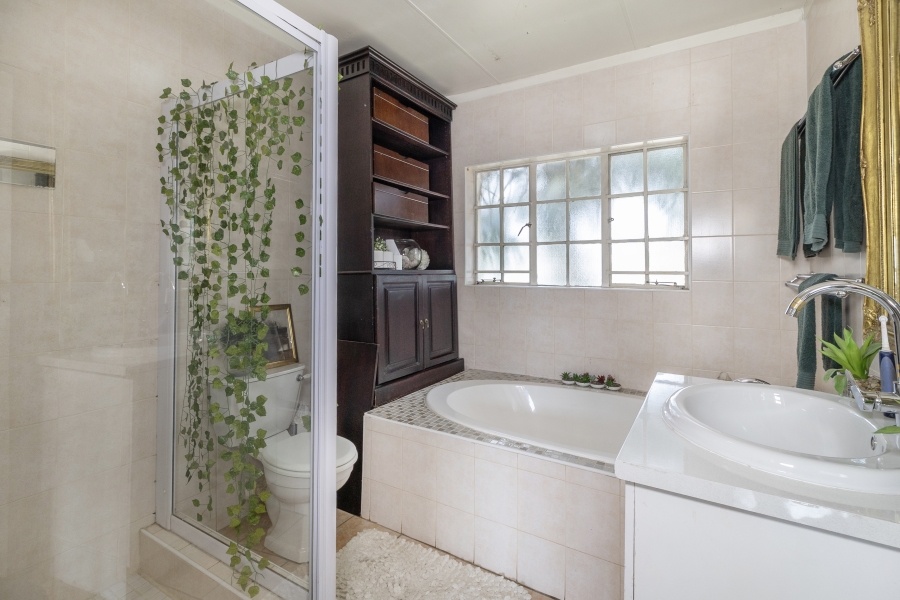 6 Bedroom Property for Sale in Melodie North West